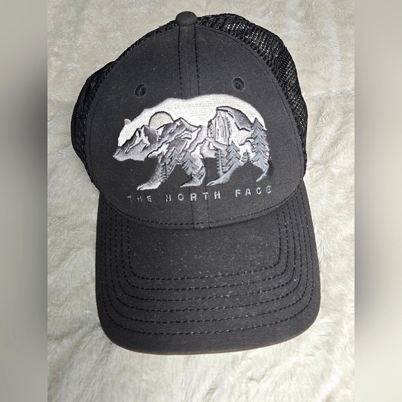 The North Face Embroidered Mudder Trucker Snapback Hat, One Size - Picture 1 of 3